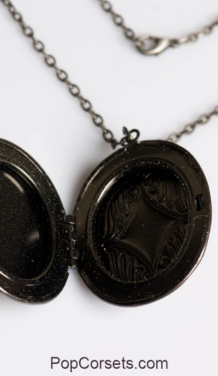 Skeleton Lady Locket - Image 3