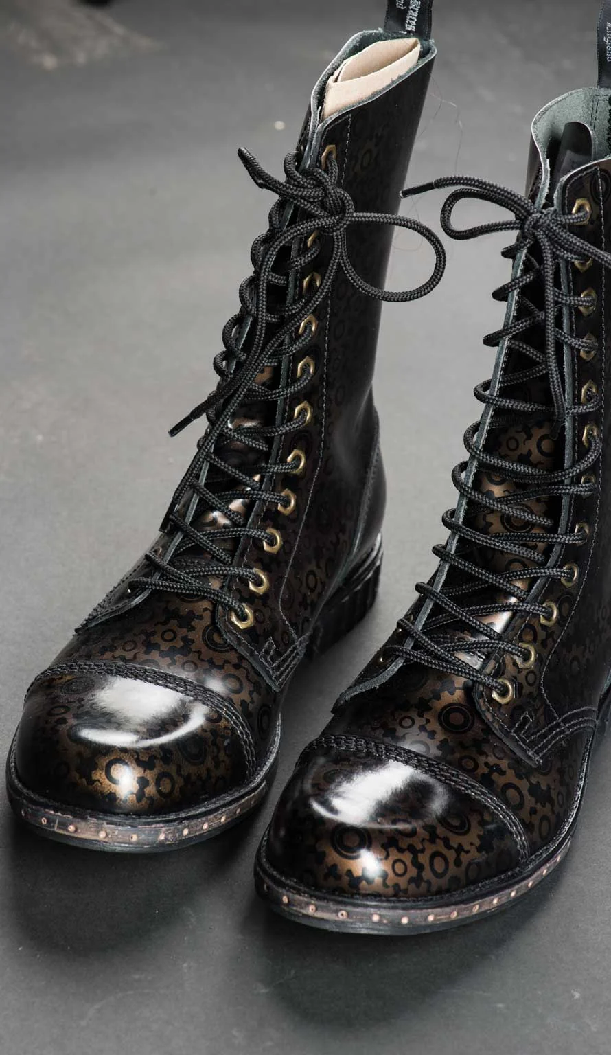Steampunk Cogwheel Boots - Image 2